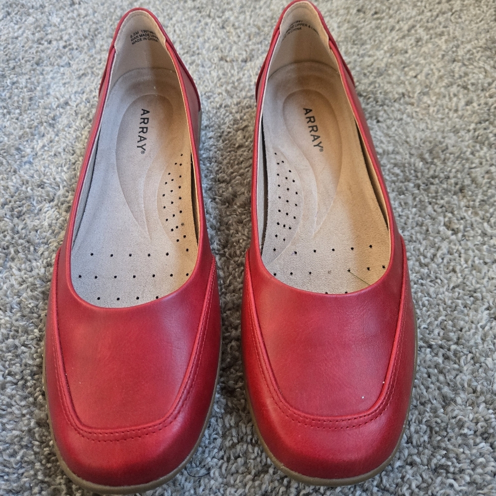 Array Women's Red Flats Loafers - Picture 2 of 4